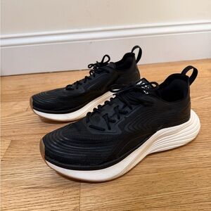APL UNISEX - Women’s 9, Men's 7.5 Streamline Black / White / Gum